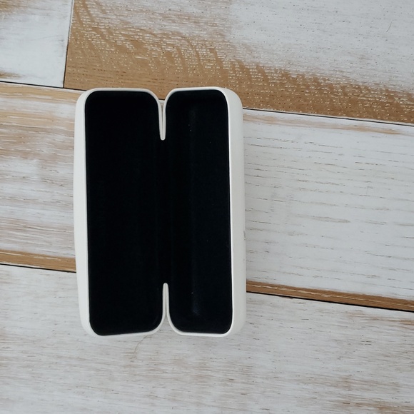 Calvin KLIEN Aviator Sunglasses with Silver Frame and Purple Lenses - Picture 6 of 8